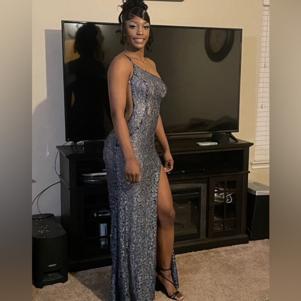 jvn by jovani RN#81120 size 4
